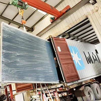 ایک ہی دن دو جھاگ مشینری کنٹینرز میں لدی ہوئی